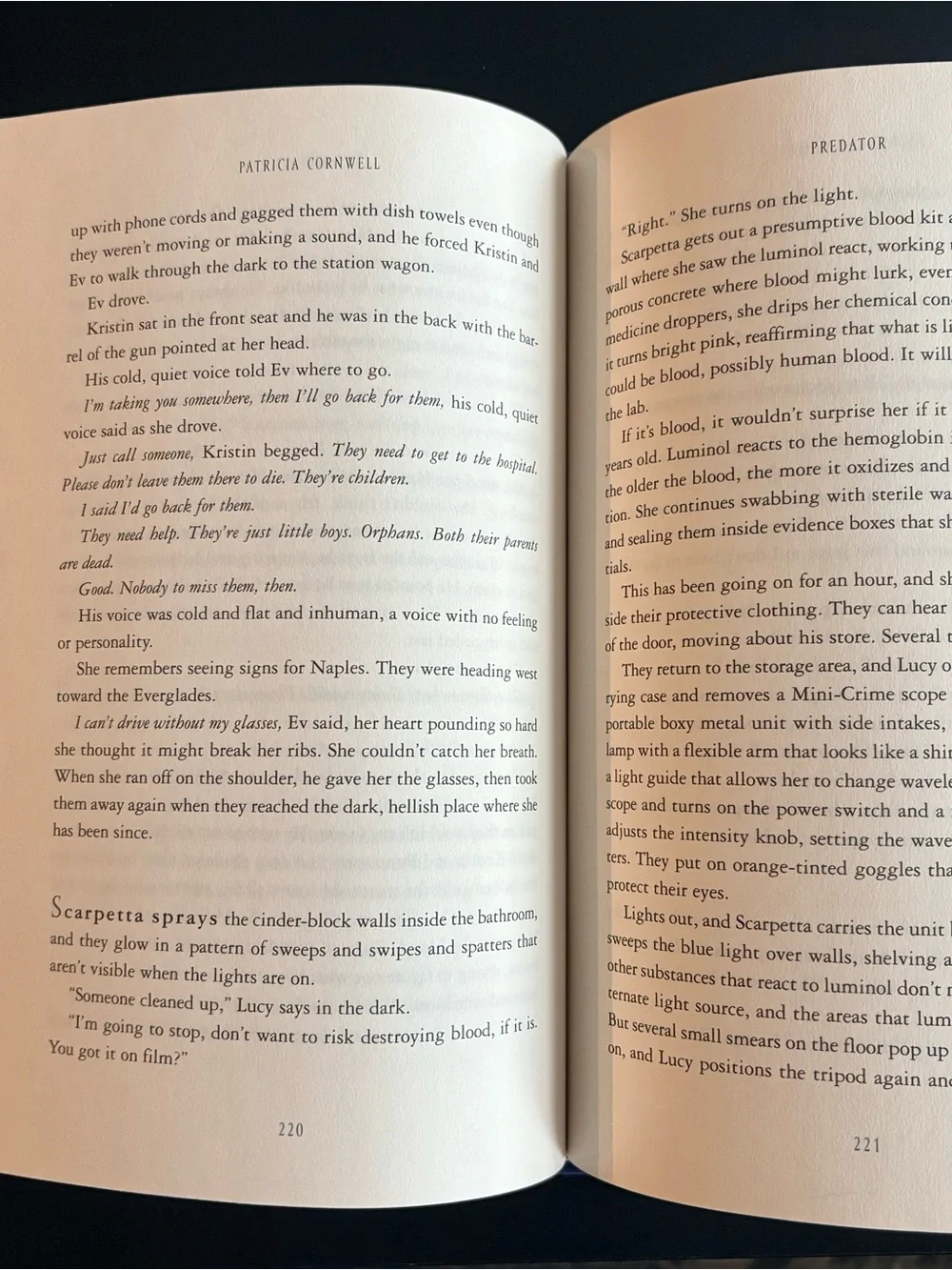 Patricia Cornwell "Predator" Hardcover Book - Book 14 of 29: Kay Scarpetta - Picture 4 of 8